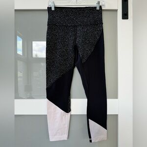 Lululemon black & white abstract leggings
